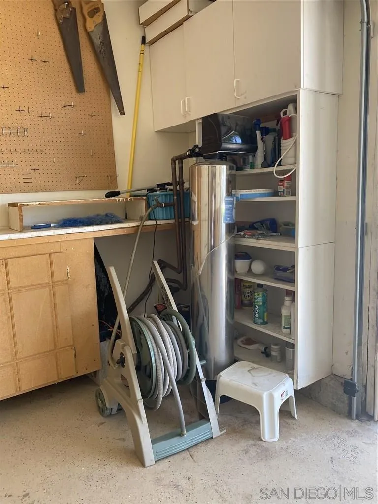 33734 Abbey Road Temecula, CA 92592 - Photo 17 of 25 a utility room with dryer and washer
