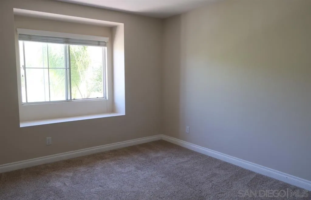 33734 Abbey Road Temecula, CA 92592 - Photo 23 of 25 an empty room with a window