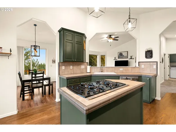 $745,000 | 16117 Southeast Goosehollow Drive, Damascus, OR 97089
