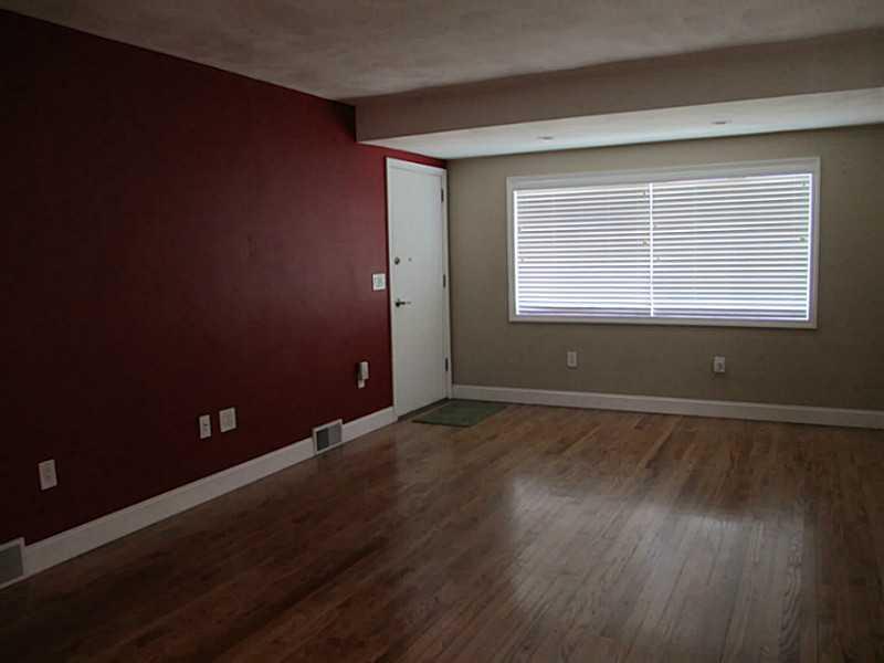 1317 Jefferson Heights Road Pittsburgh, PA 15235 - Photo 4 of 12 Living Room.