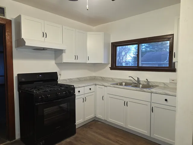 $1,950 | 117 Woodland Drive, Round Lake Beach, IL 60073