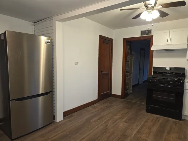 $1,950 | 117 Woodland Drive, Round Lake Beach, IL 60073