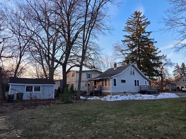 $1,950 | 117 Woodland Drive, Round Lake Beach, IL 60073