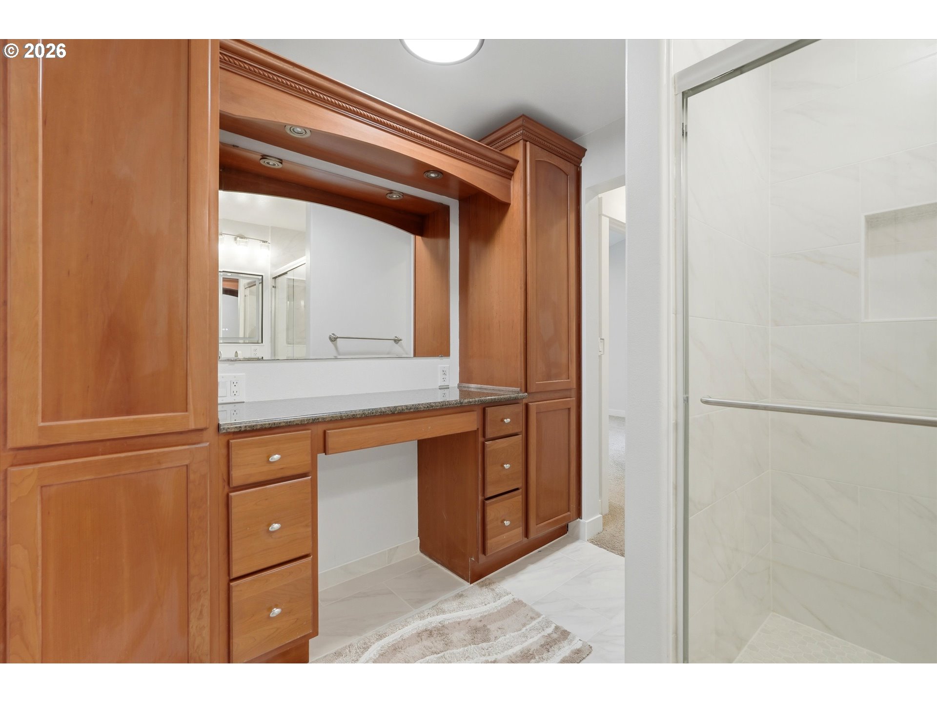 4621 Ohio Street Longview, WA 98632 - Photo 20 of 29 a bathroom with a sink a mirror and a vanity