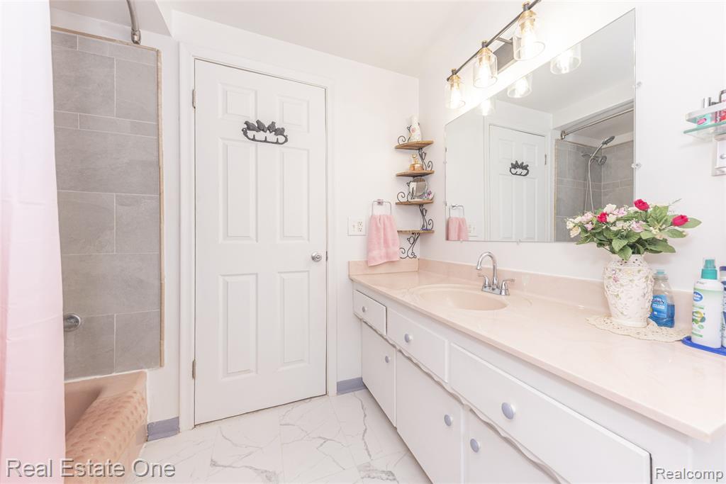 27395 Martindale Road New Hudson, MI 48165 - Photo 32 of 88 Gallery Image 32