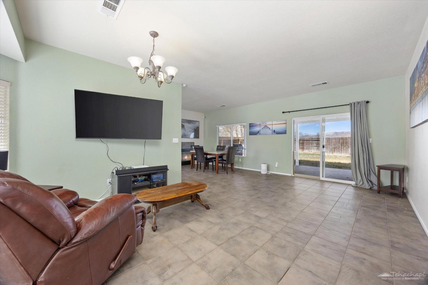1027 Clearview Street Tehachapi, CA 93561 - Photo 3 of 20 Gallery Image 3