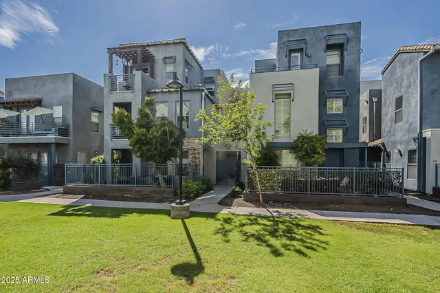 a picture of a wall with a white wall