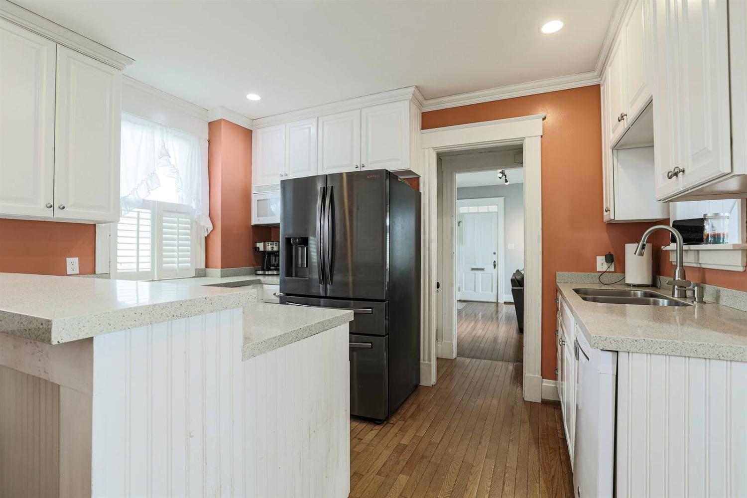 23 East Sharon Road Cincinnati, OH 45246 - Photo 11 of 30