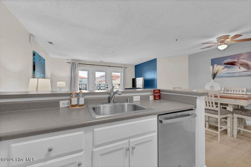 790 New River Inlet Road, Unit 307B North Topsail Beach, NC 28460 - Photo 8 of 45 Kitchen Bar