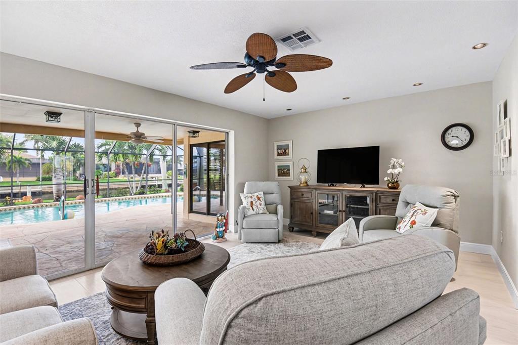 543 Belvedere Court Punta Gorda, FL 33950 - Photo 6 of 37
