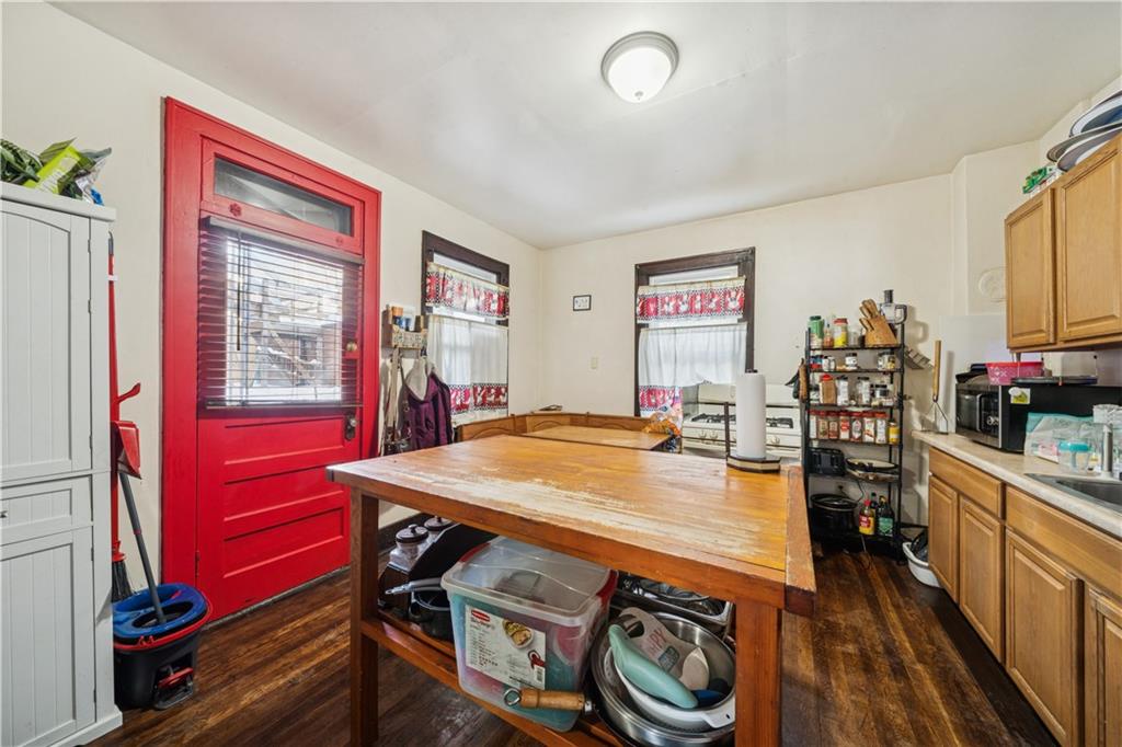 421 Freeport Road Creighton, PA 15030 - Photo 6 of 25 a room with furniture and window