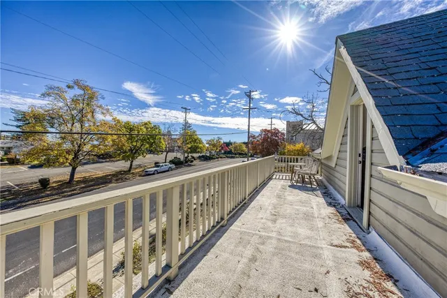 a view of a yard with plants