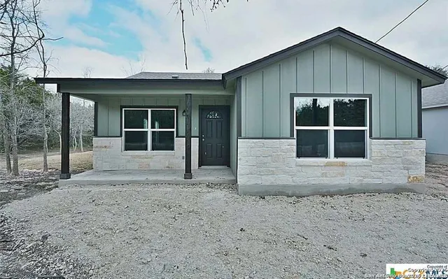 $1,900 | 247 Remington Road, Spring Branch, TX 78070