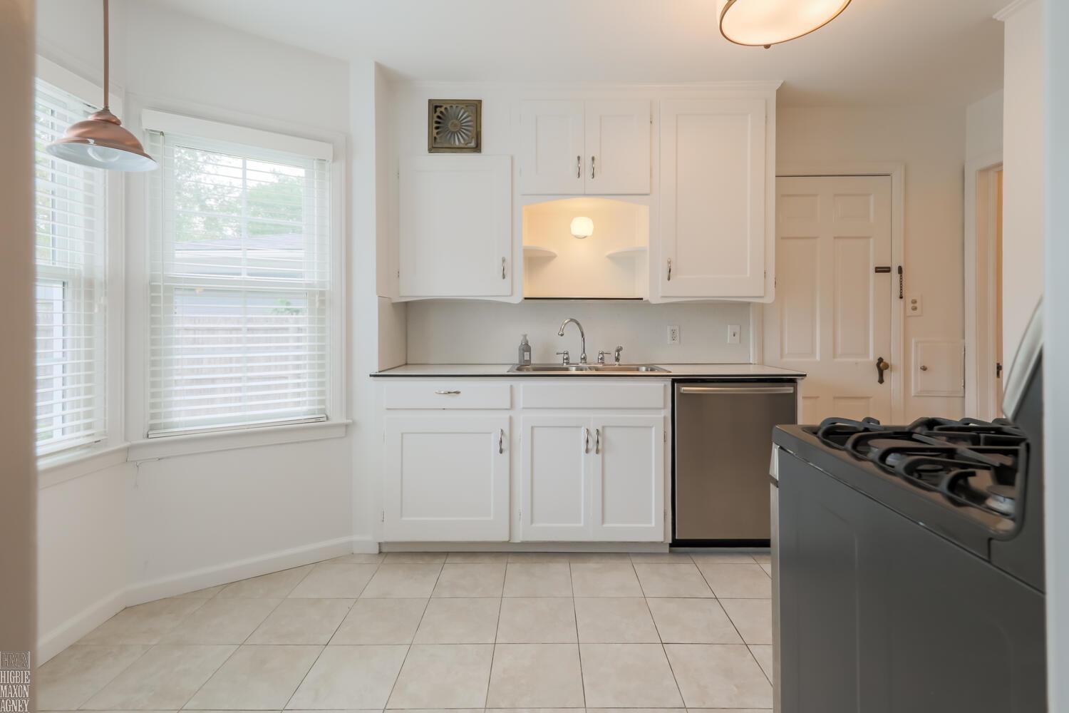 430 Lothrop Road Grosse Pointe, MI 48236 - Photo 12 of 25 50088354-11.JPG