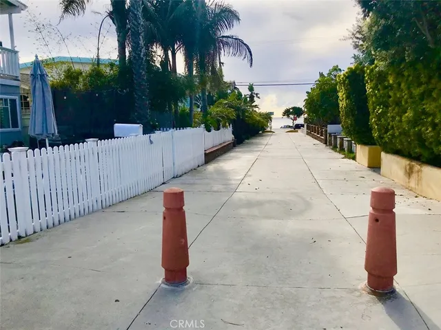 $7,700 | 334 11th Street, Manhattan Beach, CA 90266