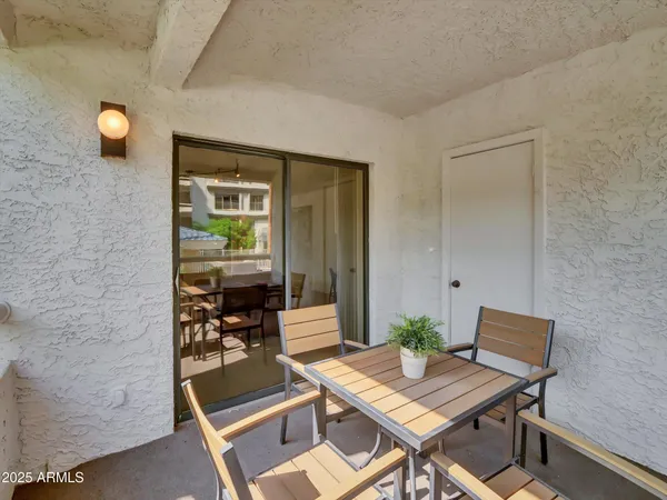 $4,000 | 5122 North 31st Way, Unit 221, Phoenix, AZ 85016