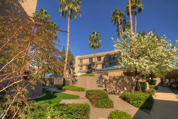 $4,000 | 5122 North 31st Way, Unit 221, Phoenix, AZ 85016