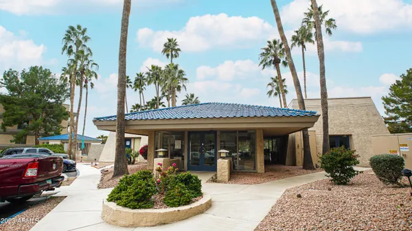 $4,000 | 5122 North 31st Way, Unit 221, Phoenix, AZ 85016