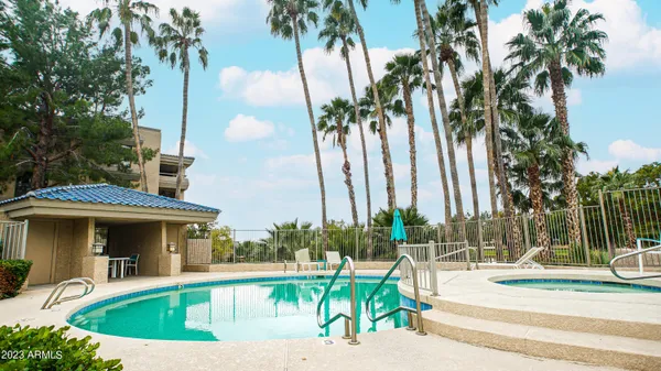 $4,000 | 5122 North 31st Way, Unit 221, Phoenix, AZ 85016