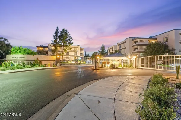 $4,000 | 5122 North 31st Way, Unit 221, Phoenix, AZ 85016