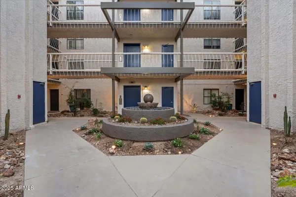 $4,000 | 5122 North 31st Way, Unit 221, Phoenix, AZ 85016