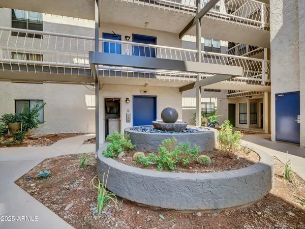 $4,000 | 5122 North 31st Way, Unit 221, Phoenix, AZ 85016