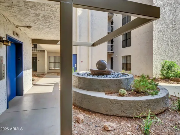 $4,000 | 5122 North 31st Way, Unit 221, Phoenix, AZ 85016