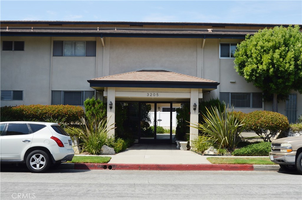 3205 Merrill Drive, Unit 4 Torrance, CA 90503 - Photo 1 of 23