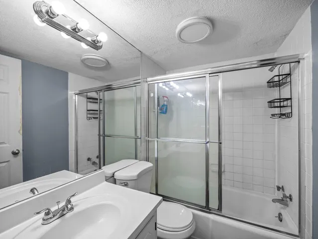 $1,300 | 4407 Wilshire Boulevard, Unit 204, Mound, MN 55364