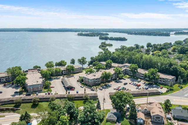 $1,300 | 4407 Wilshire Boulevard, Unit 204, Mound, MN 55364