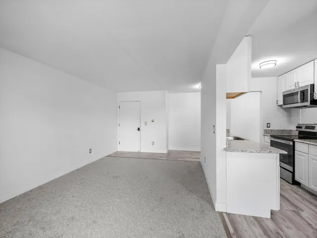 $1,300 | 4407 Wilshire Boulevard, Unit 204, Mound, MN 55364