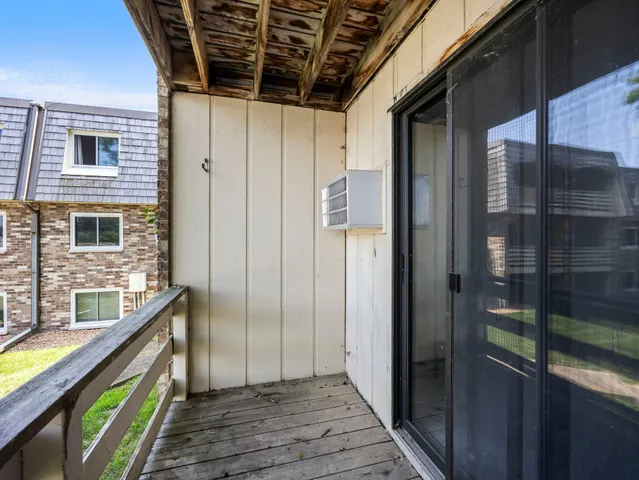 $1,300 | 4407 Wilshire Boulevard, Unit 204, Mound, MN 55364