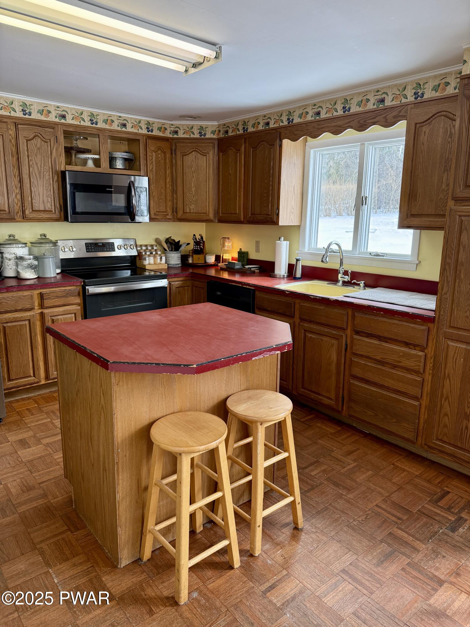 128 Carbondale Road Waymart, PA 18472 - Photo 4 of 32