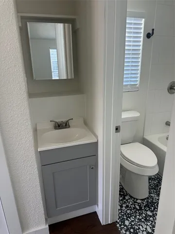 $1,395 | 3019 East 12th Street, Austin, TX 78702