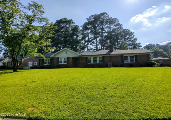 $300,000 | 1109 Treemont Road Northwest, Wilson, NC 27896