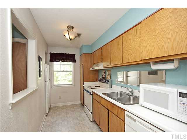 2502 Avent Ferry Road, Unit 202 Raleigh, NC 27606 - Photo 4 of 11 Well appointed kitchen.