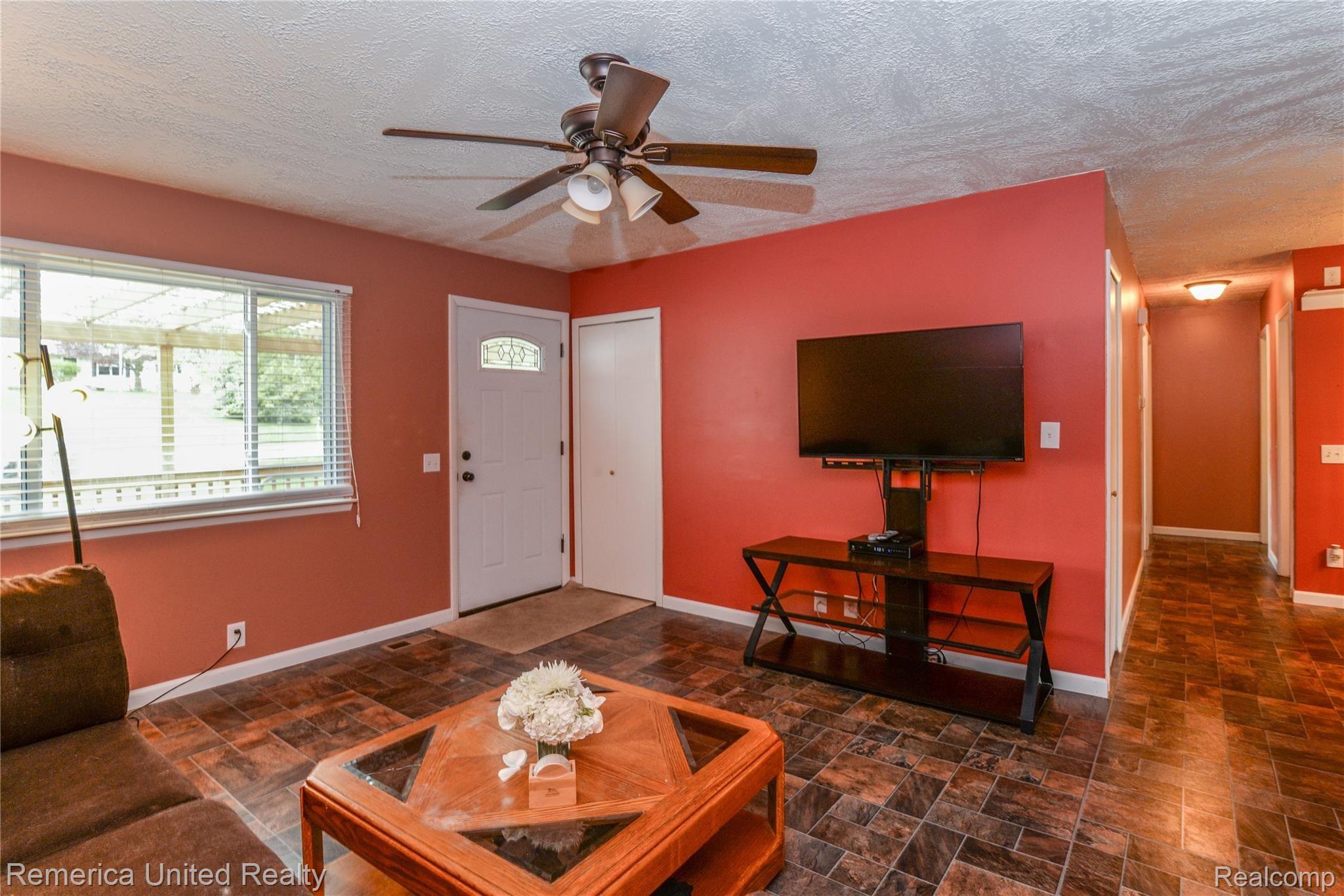 9500 Denton Hill Road Fenton, MI 48430 - Photo 7 of 29 DSC_3696.jpg