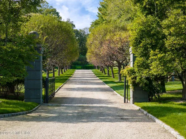 $8,495,000 | 65 John Street, Greenwich, CT 06831