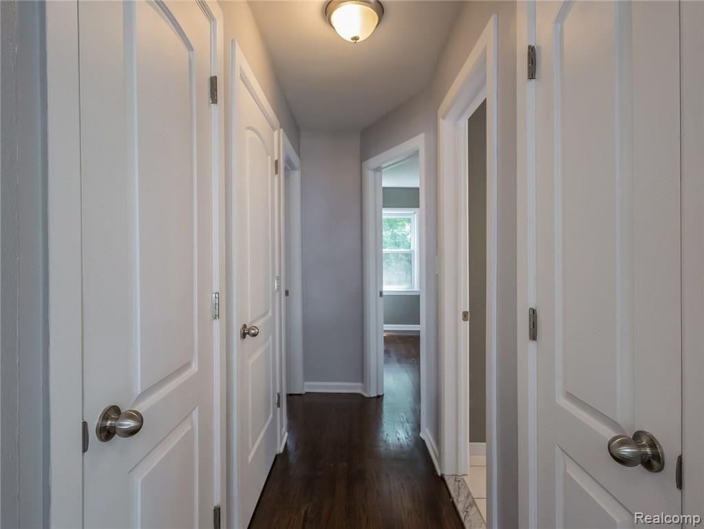 2211 Columbia Road Berkley, MI 48072 - Photo 21 of 44