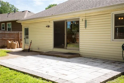$325,000 | 8878 Westbrooke Drive, Overland Park, KS 66212
