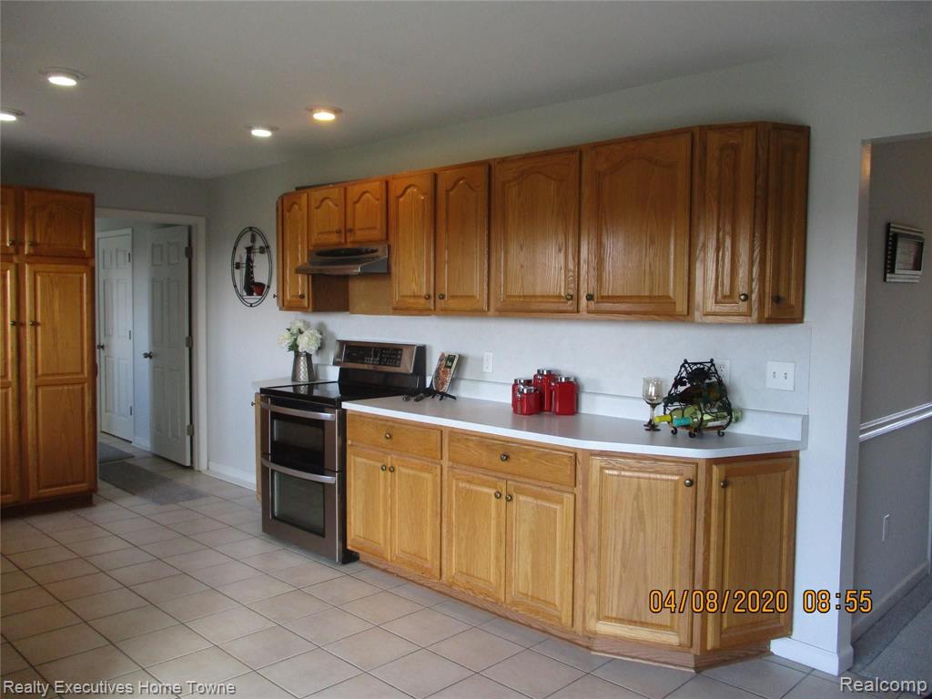 8525 Bryce Road Avoca, MI 48006 - Photo 7 of 26