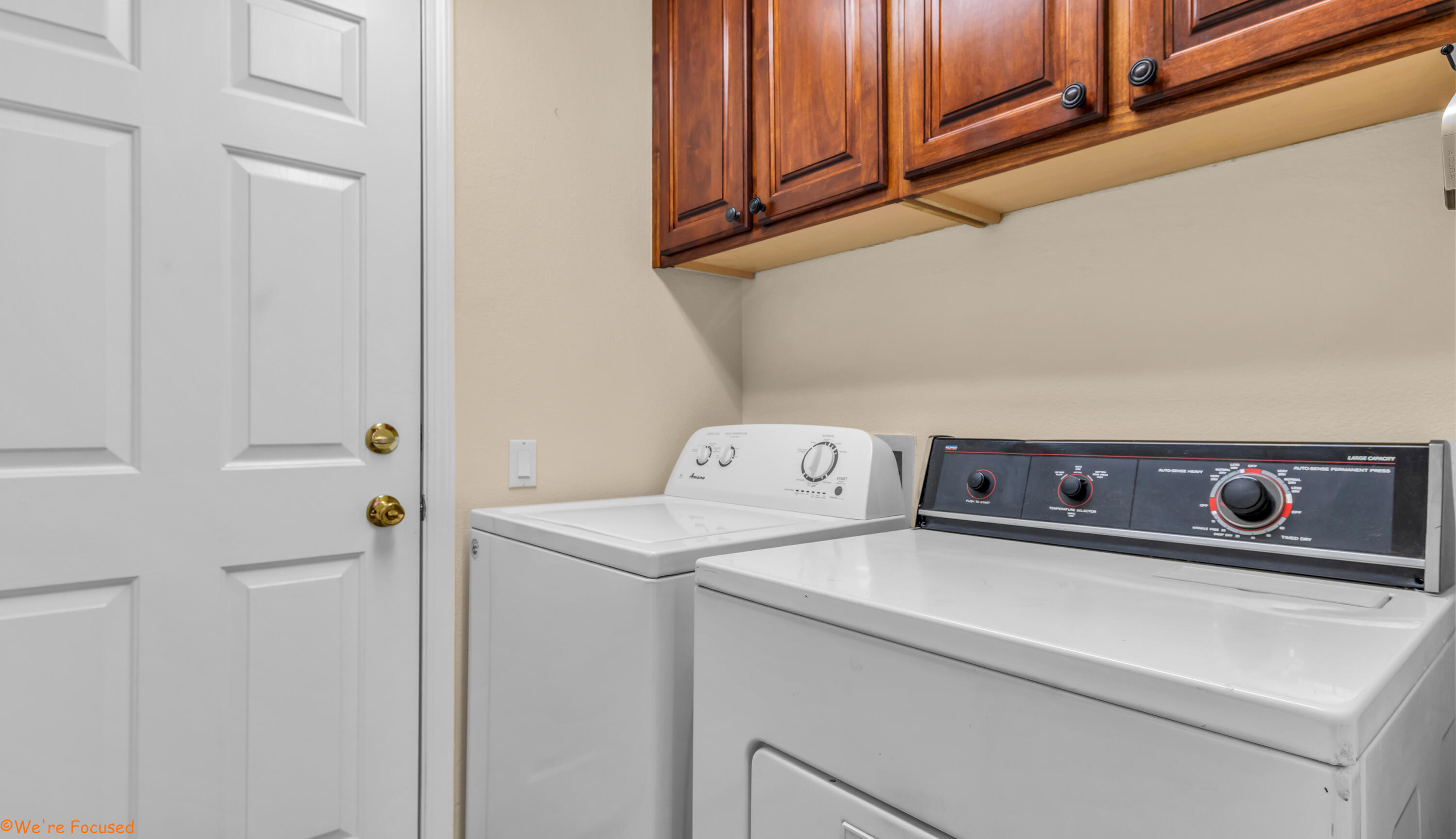 78326 Moongold Road Palm Desert, CA 92211 - Photo 24 of 33 a utility room with dryer and washer