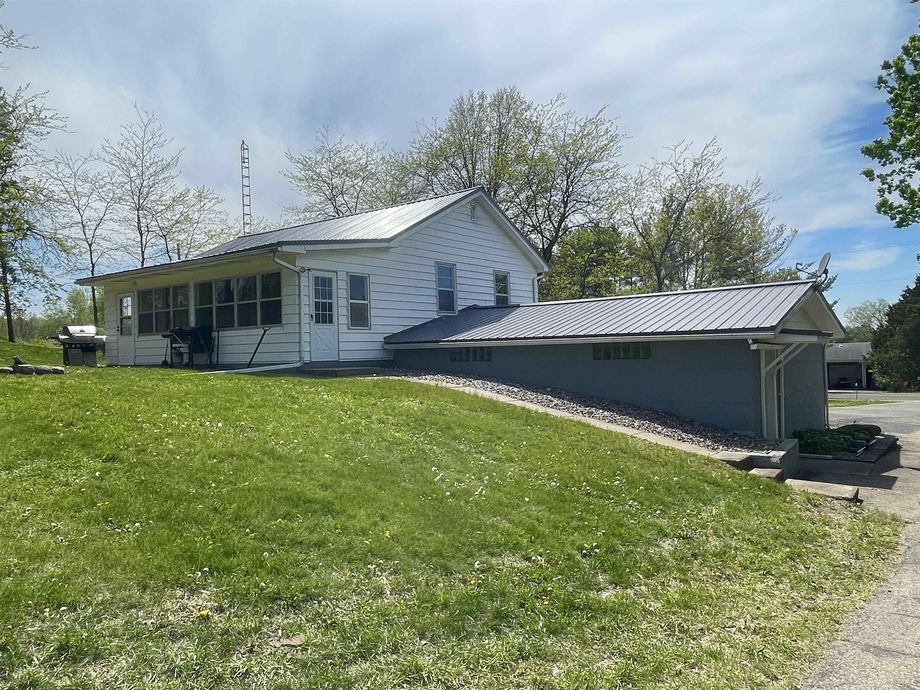 N5846 Dunning Road Pardeeville, WI 53954 - Photo 6 of 62