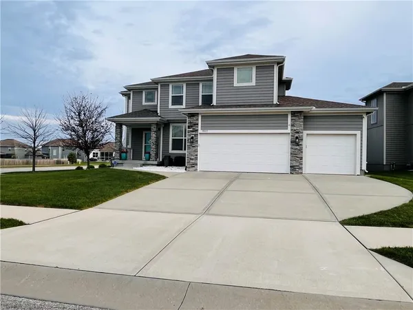 $558,000 | 18933 West 168th Street, Olathe, KS 66062