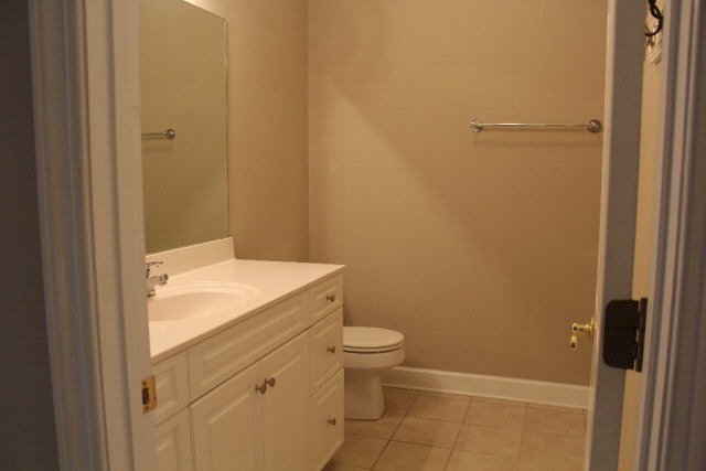 430 West Fort Morgan Road, Unit 702 Gulf Shores, AL 36542 - Photo 17 of 24 Upstairs Bathroom