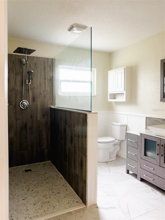 14522 Southeast 1st Av Road Summerfield, FL 34491 - Photo 12 of 30 a bathroom with a toilet sink and shower