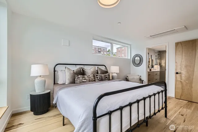 $1,379,990 | 511 Howe Street, Unit A, Seattle, WA 98109