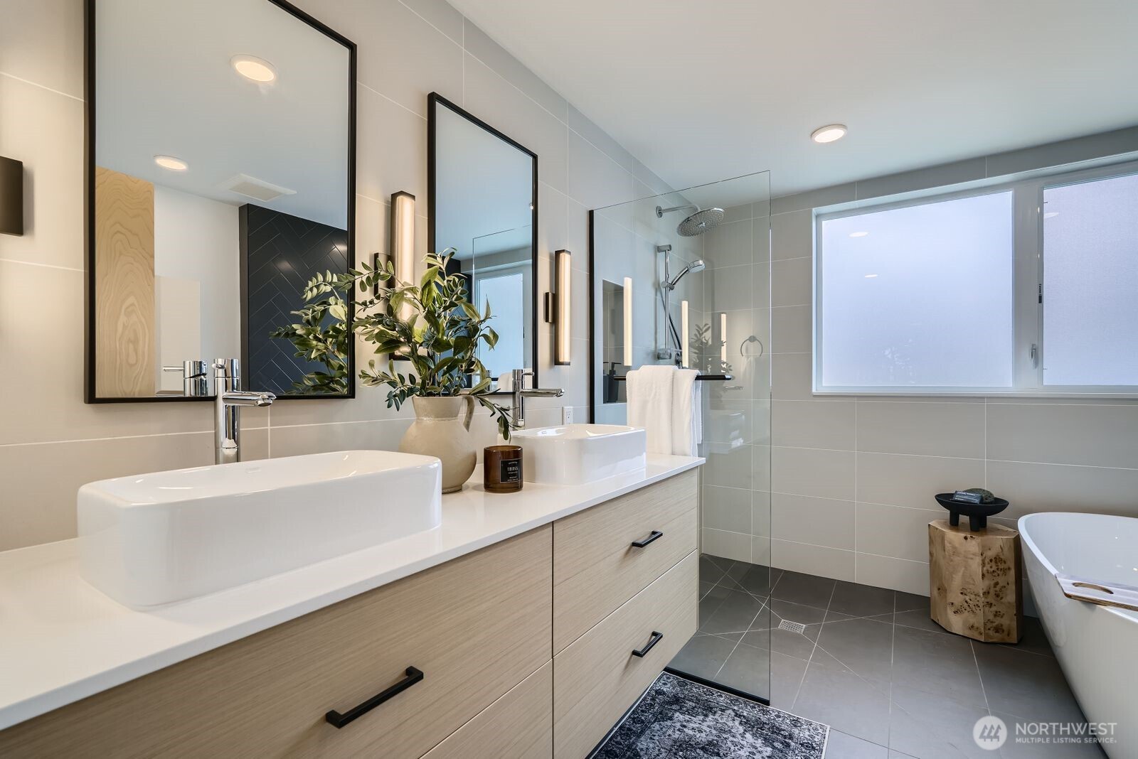 511 Howe Street, Unit A Seattle, WA 98109 - Photo 13 of 34