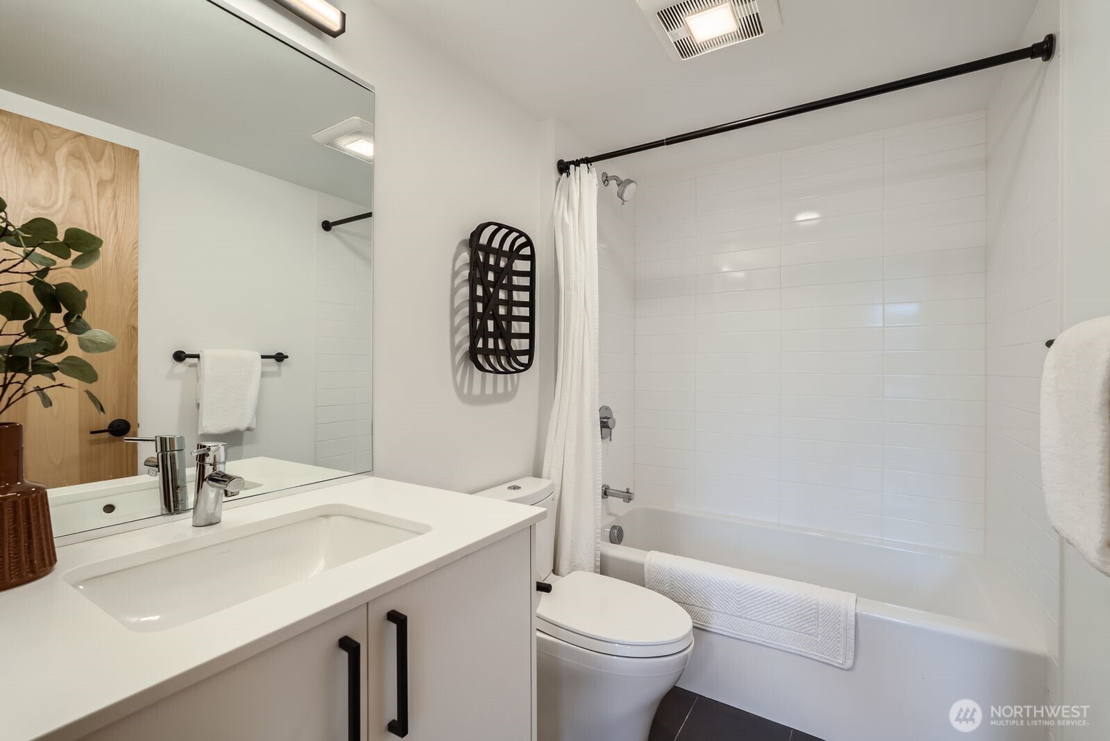 511 Howe Street, Unit A Seattle, WA 98109 - Photo 15 of 34