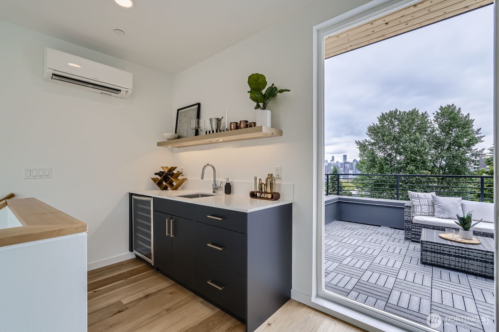 511 Howe Street, Unit A Seattle, WA 98109 - Photo 17 of 34